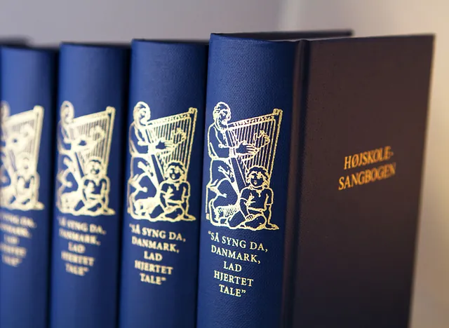 En række højskolesangbøger